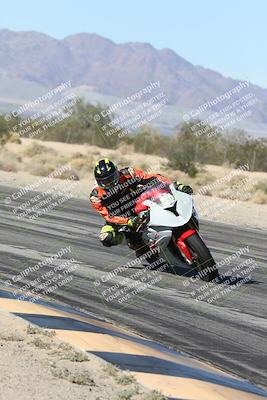 media/Dec-04-2025-Racers Edge (Thu) [[5ebc9f124d]]/3-B Group/3-Session 2 (Turn 7 Inside)/